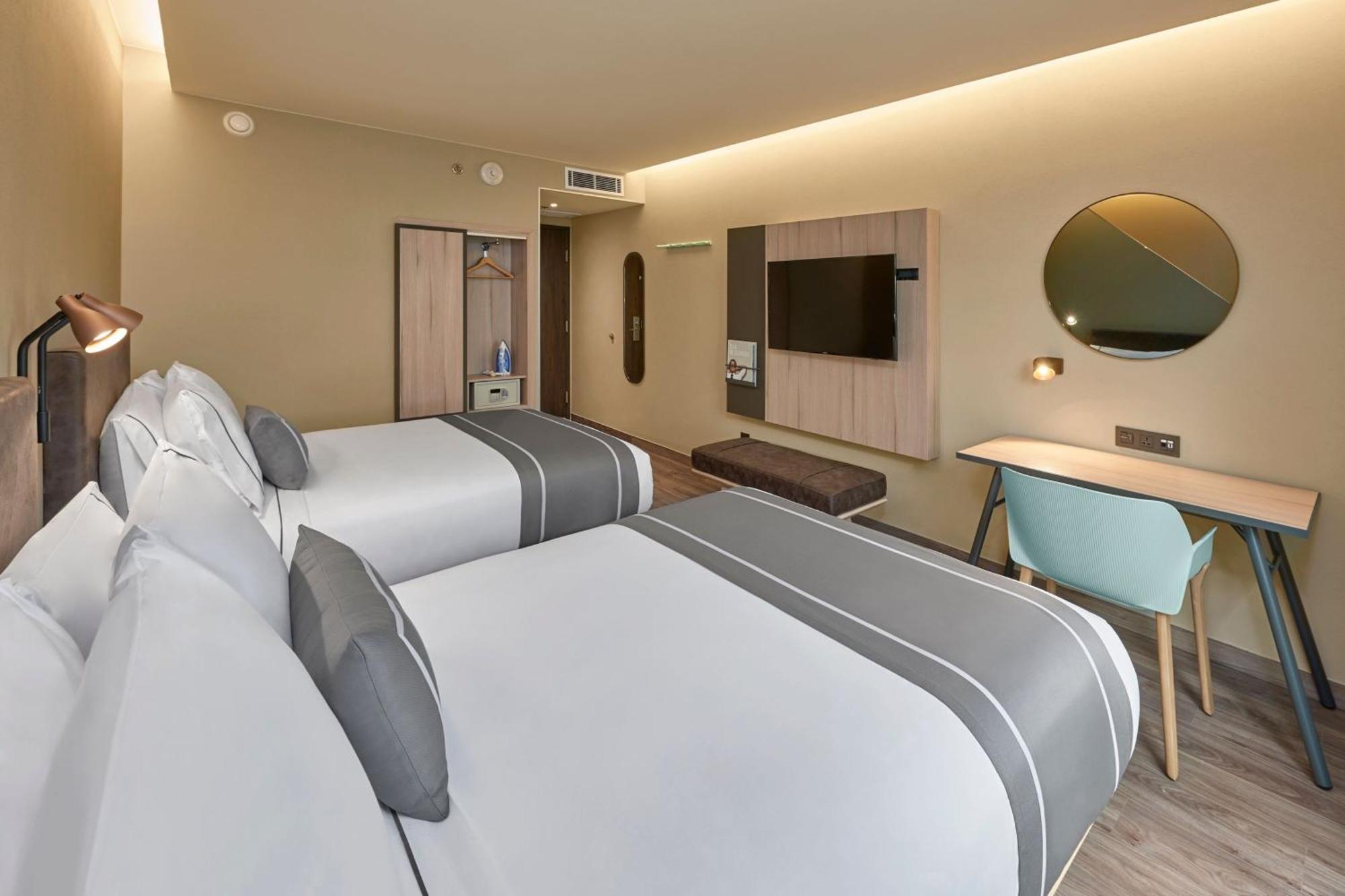 City Express Plus By Marriott Cancun Aeropuerto Riviera Bagian luar foto