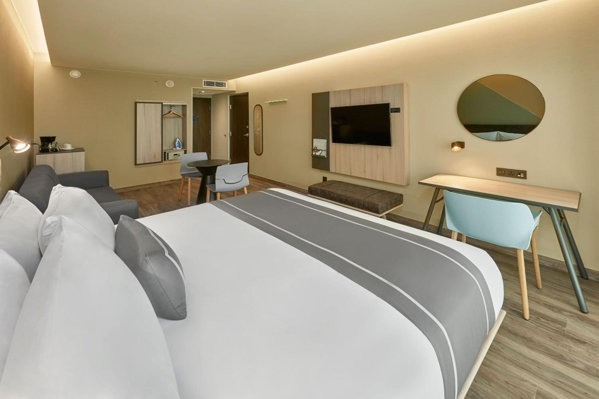 City Express Plus By Marriott Cancun Aeropuerto Riviera Bagian luar foto