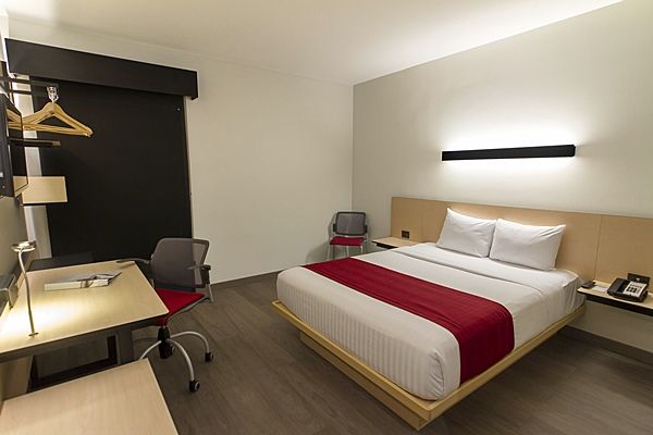 City Express Plus By Marriott Cancun Aeropuerto Riviera Bagian luar foto
